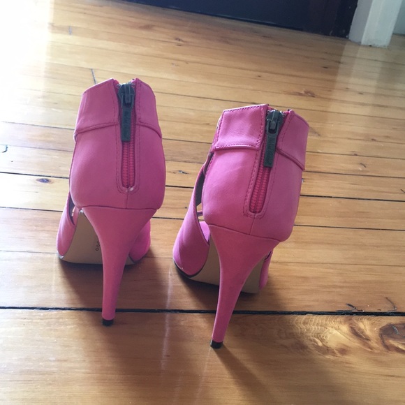 Michael Antonio Pink Suede Pumps Size 7.5 - Picture 3 of 4